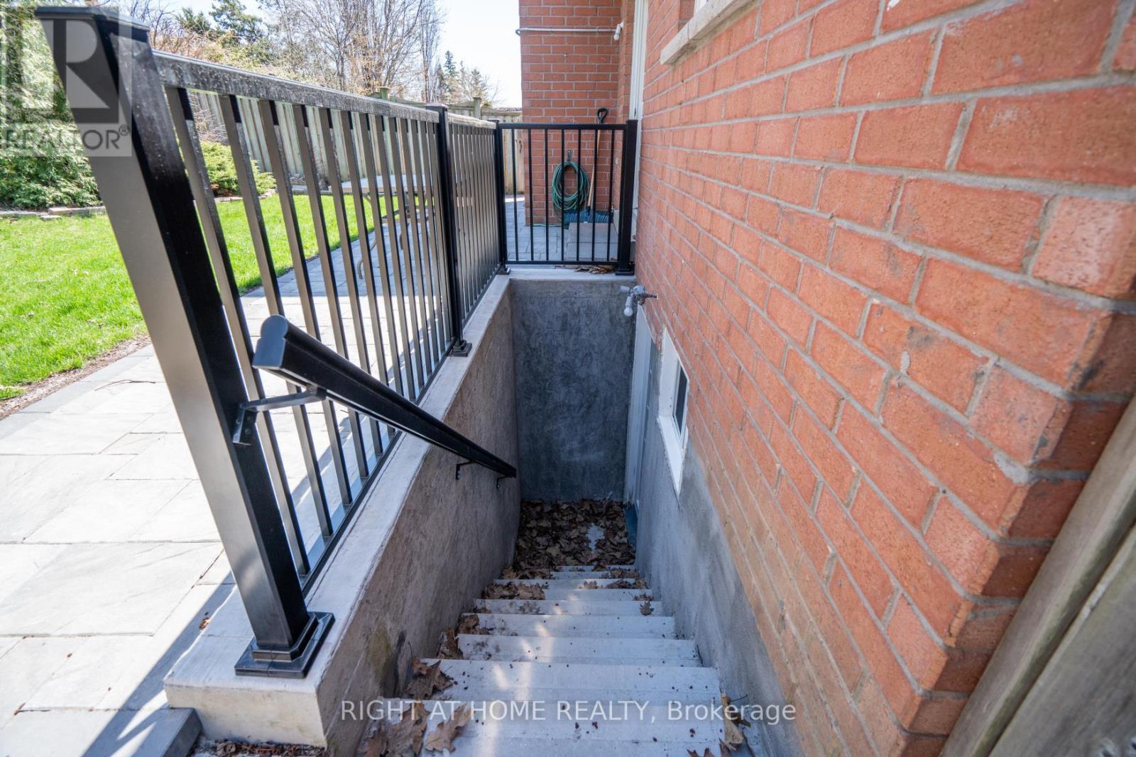 Photo 5 of 113 Mackey Drive, Whitby ON