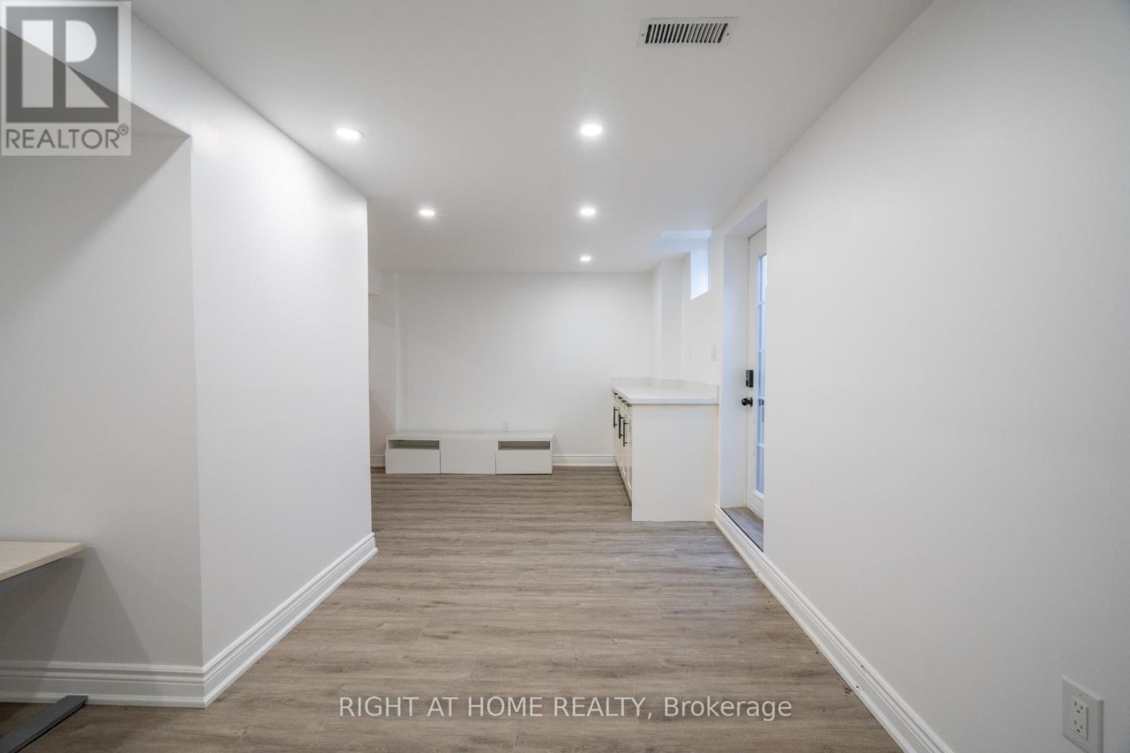Photo 7 of 113 Mackey Drive, Whitby ON