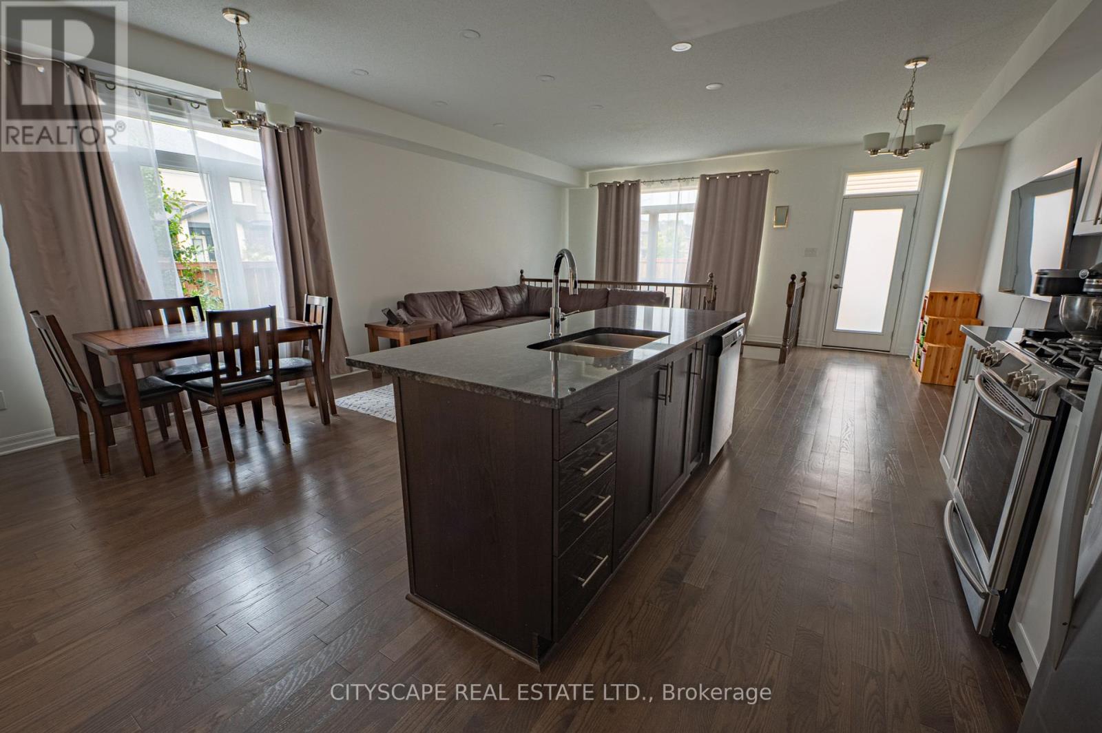 Photo 10 of 174 Joshua Street, Ottawa ON