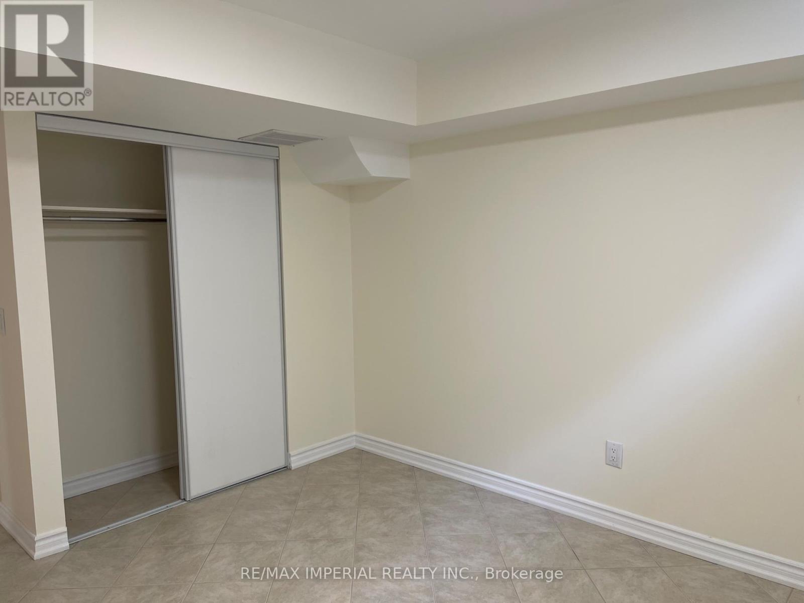 Photo 16 of 75 Brass Drive, Richmond Hill ON