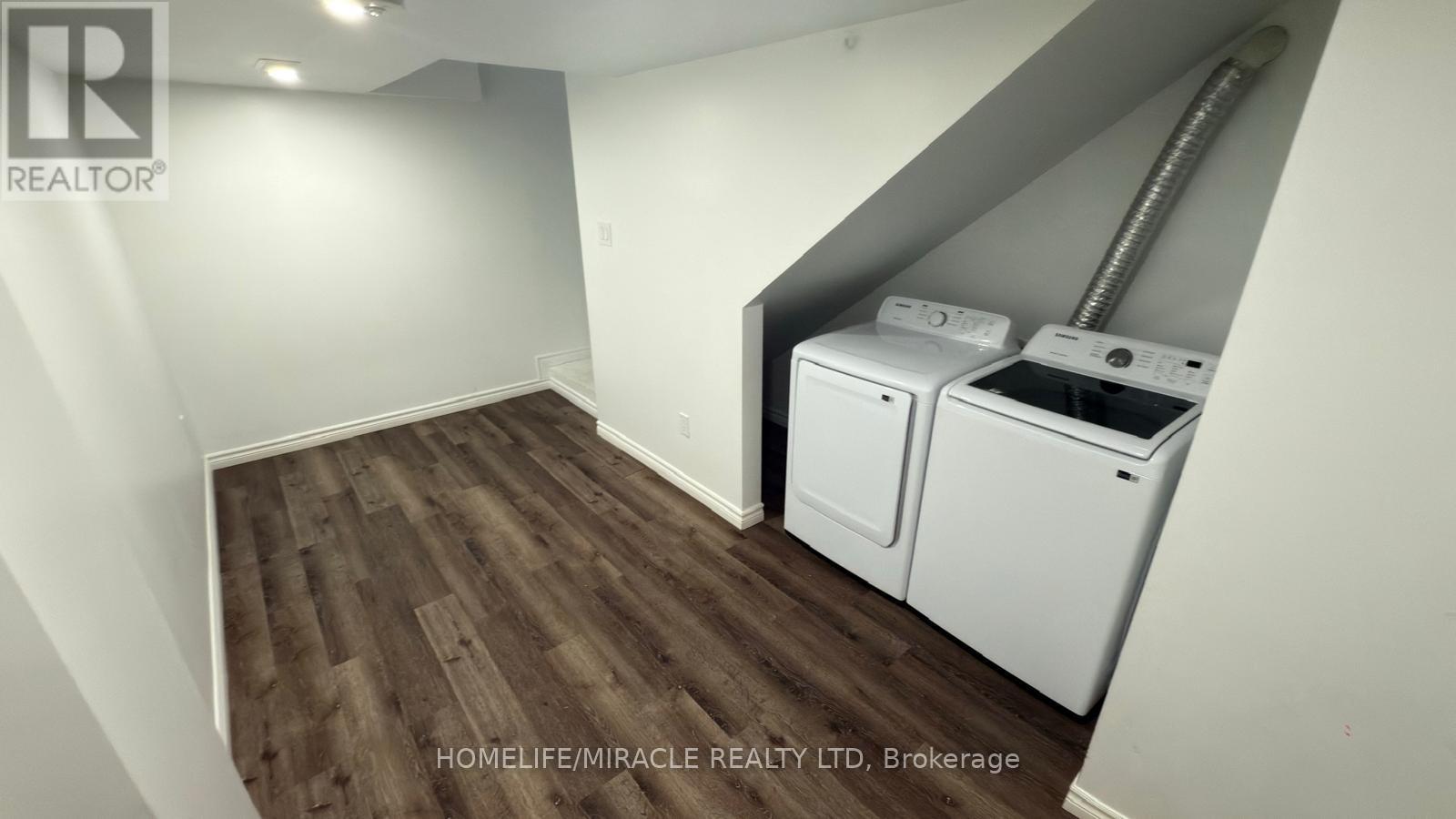Photo 5 of 147 Yates Drive, Milton ON