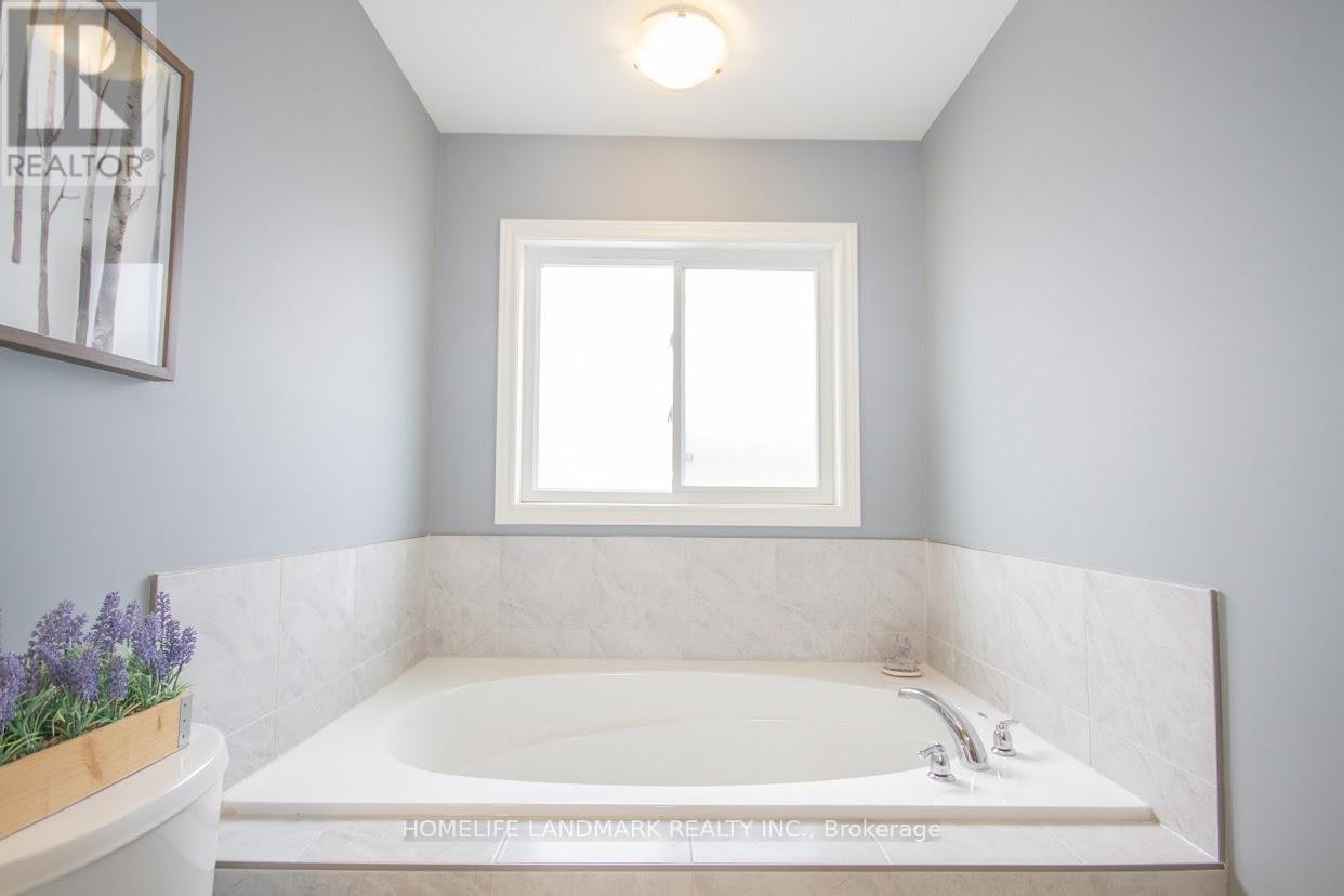 Photo 19 of 70 Spruce Crescent, Welland ON