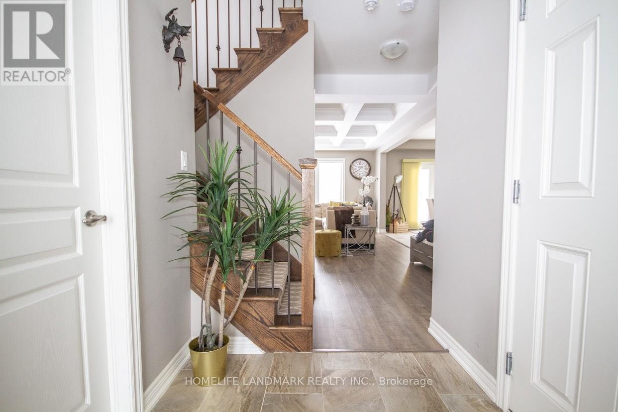 Photo 3 of 70 Spruce Crescent, Welland ON