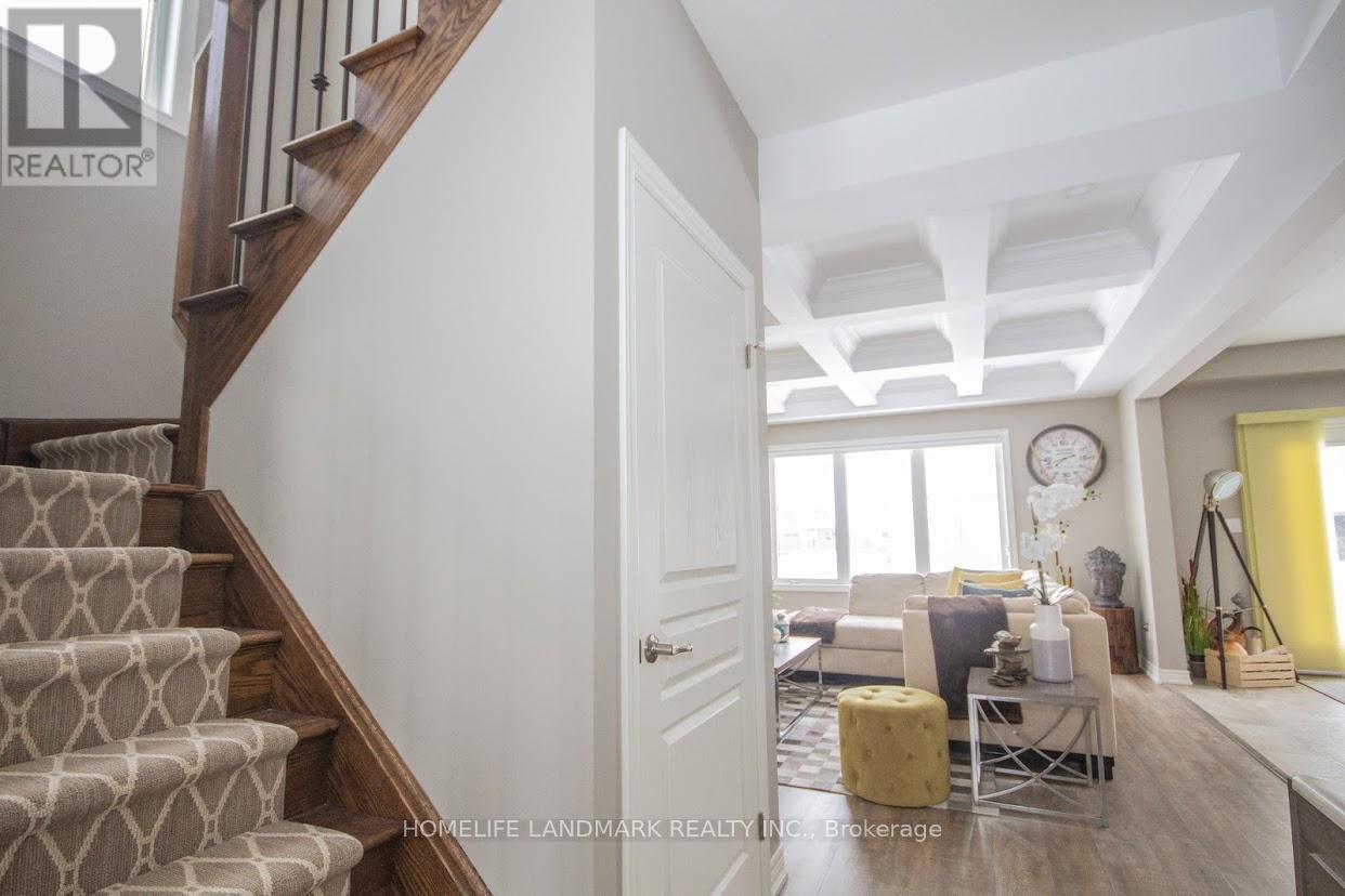 Photo 4 of 70 Spruce Crescent, Welland ON
