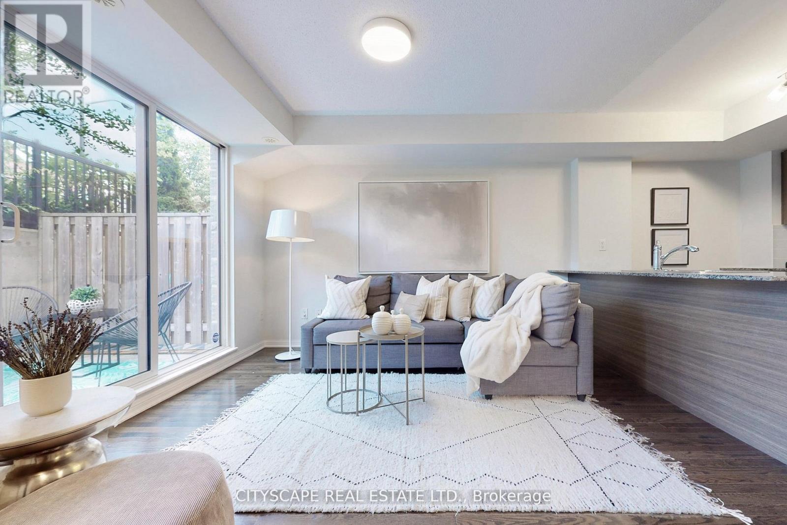 Photo 4 of 135 10 Foundry Avenue, Toronto ON