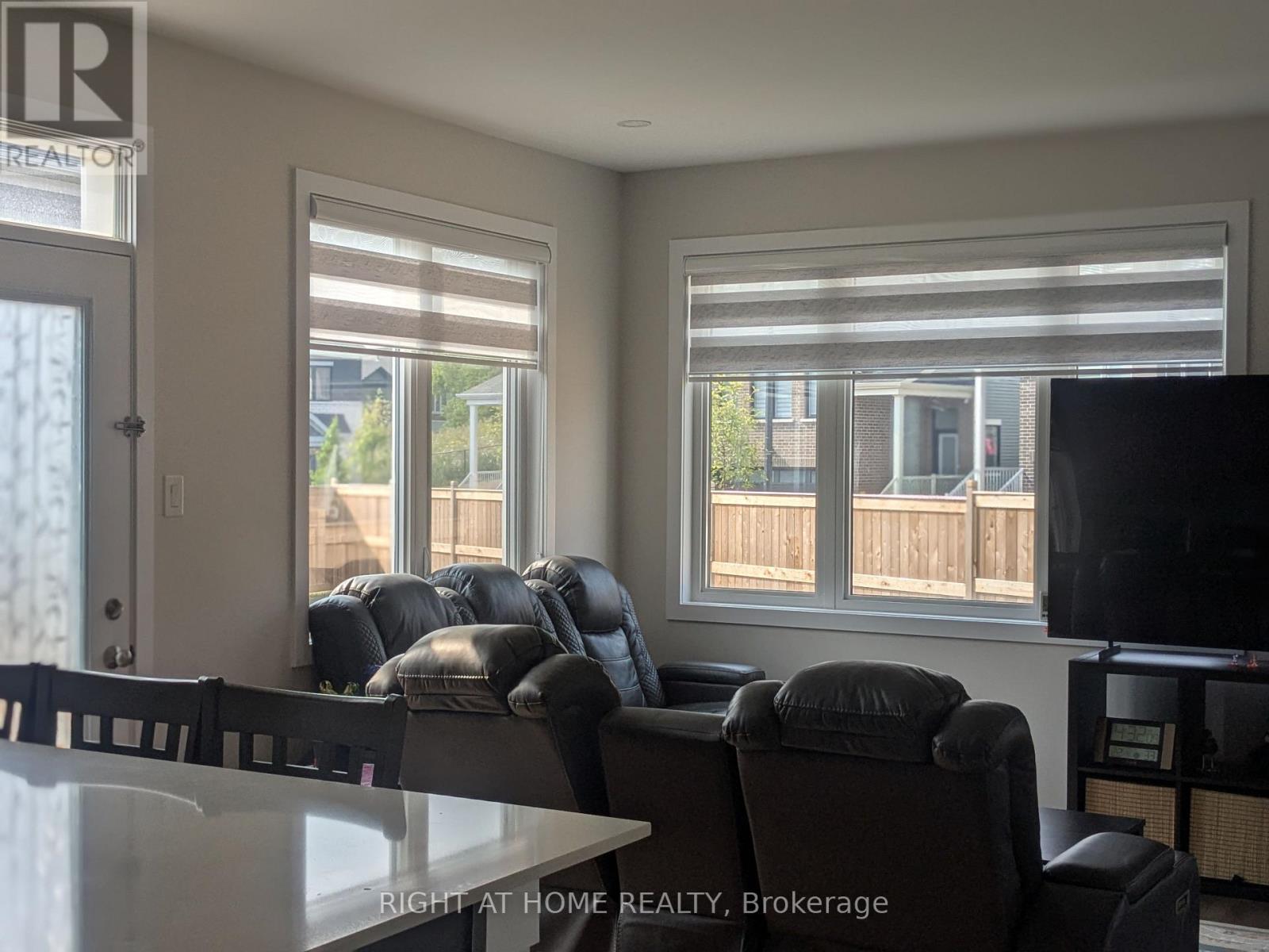 Photo 27 of 10 Tenuto Lane, Ottawa ON