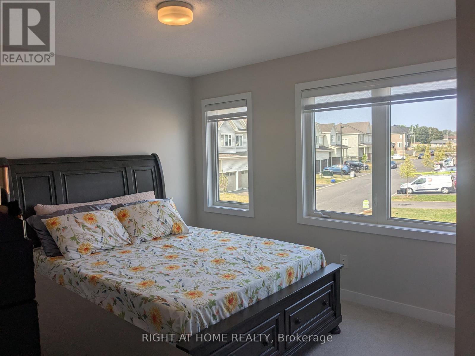 Photo 4 of 10 Tenuto Lane, Ottawa ON