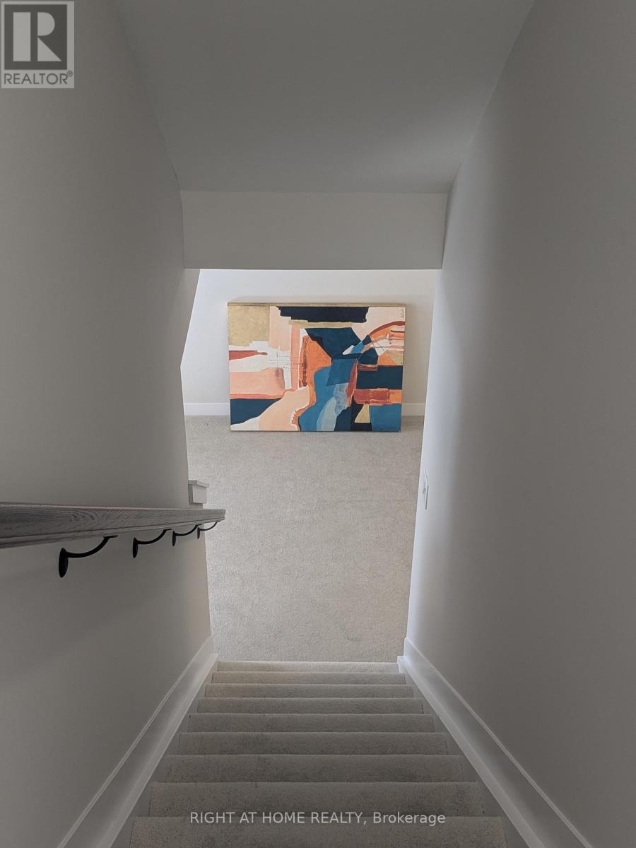 Photo 17 of 10 Tenuto Lane, Ottawa ON