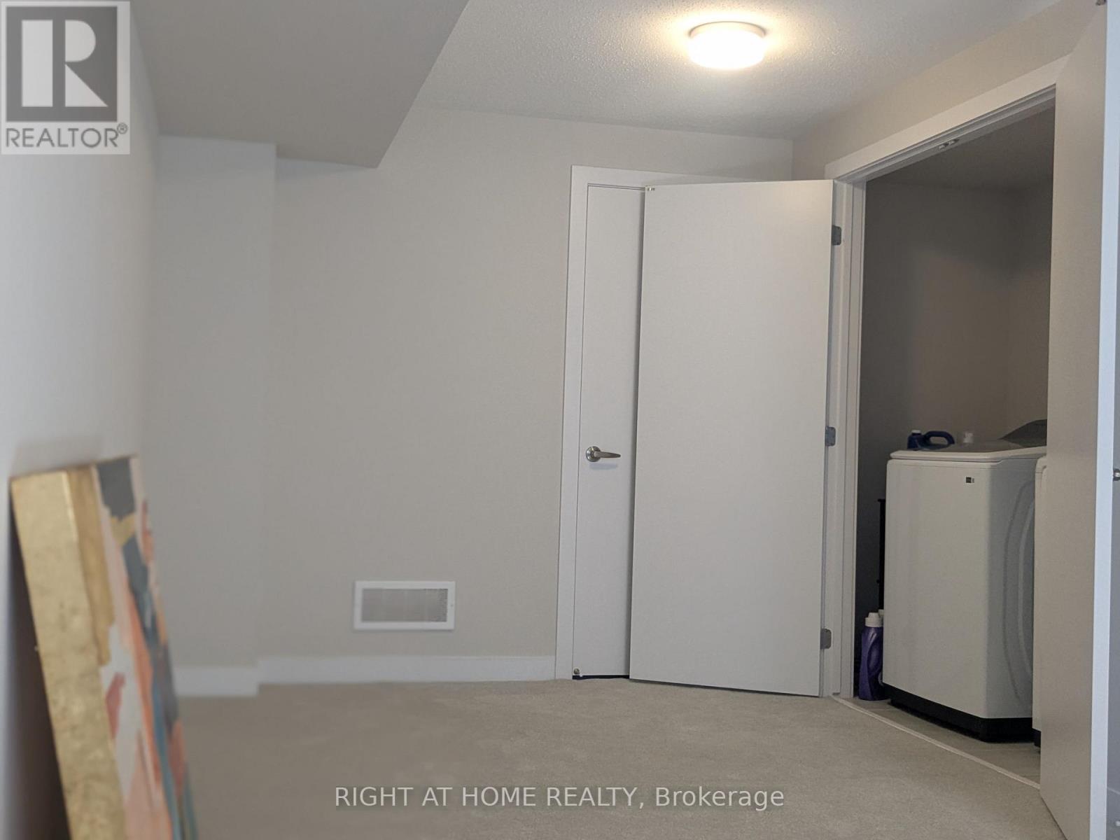 Photo 23 of 10 Tenuto Lane, Ottawa ON