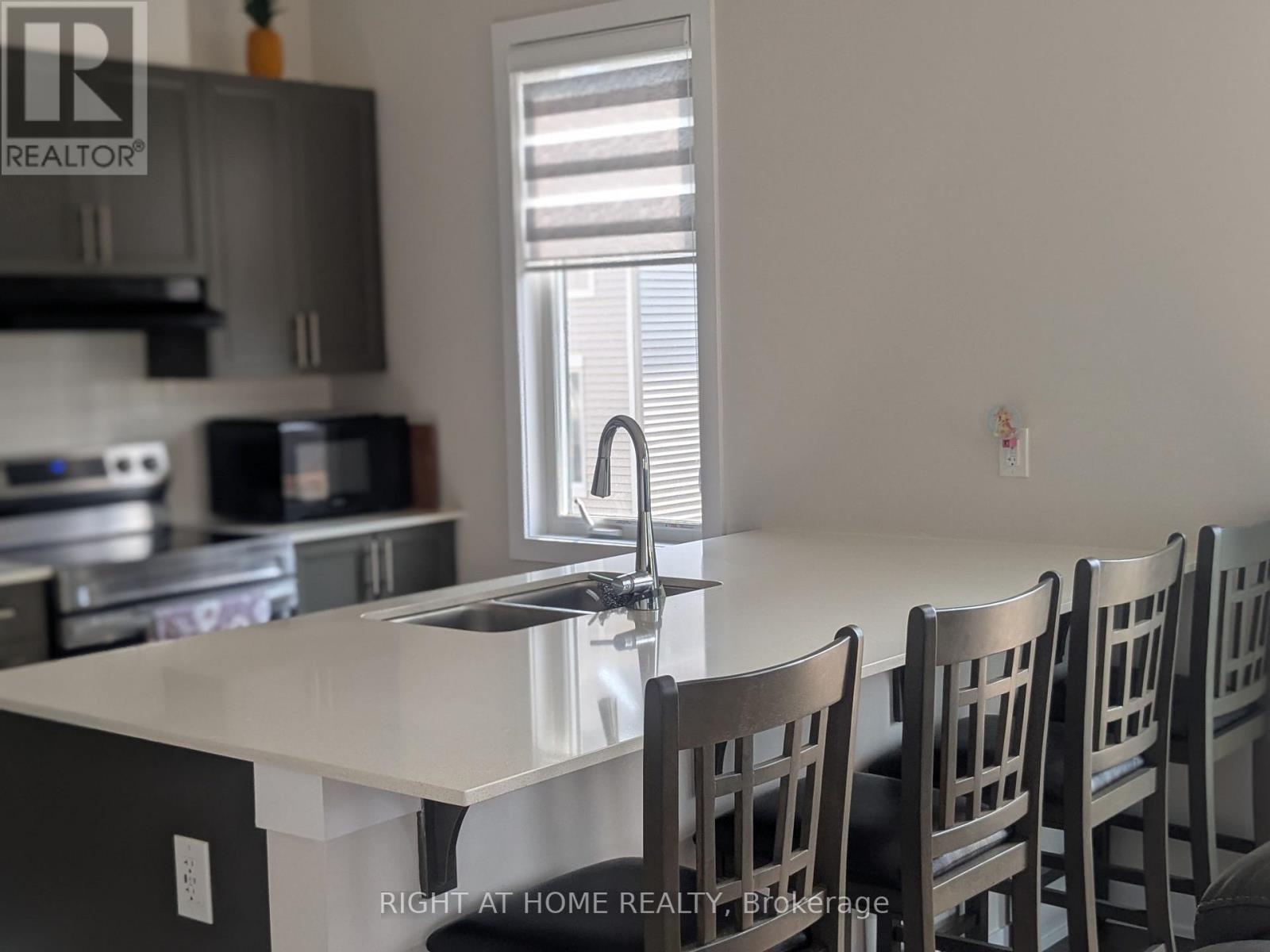 Photo 26 of 10 Tenuto Lane, Ottawa ON