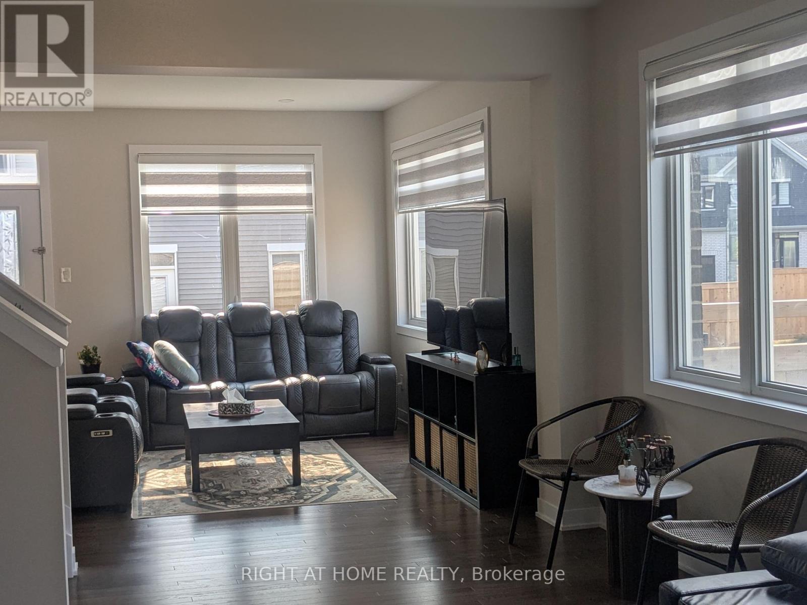 Photo 19 of 10 Tenuto Lane, Ottawa ON