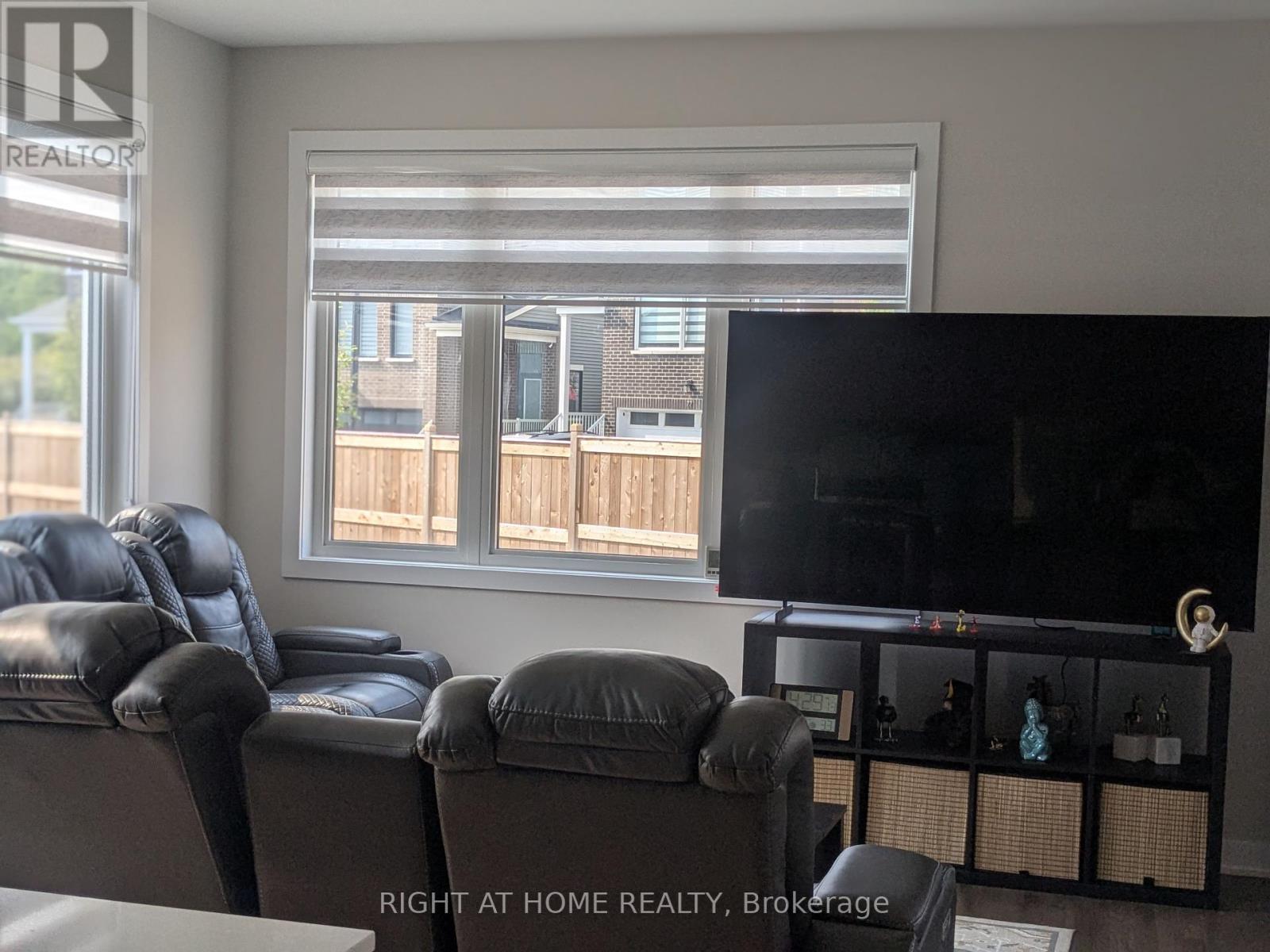 Photo 21 of 10 Tenuto Lane, Ottawa ON