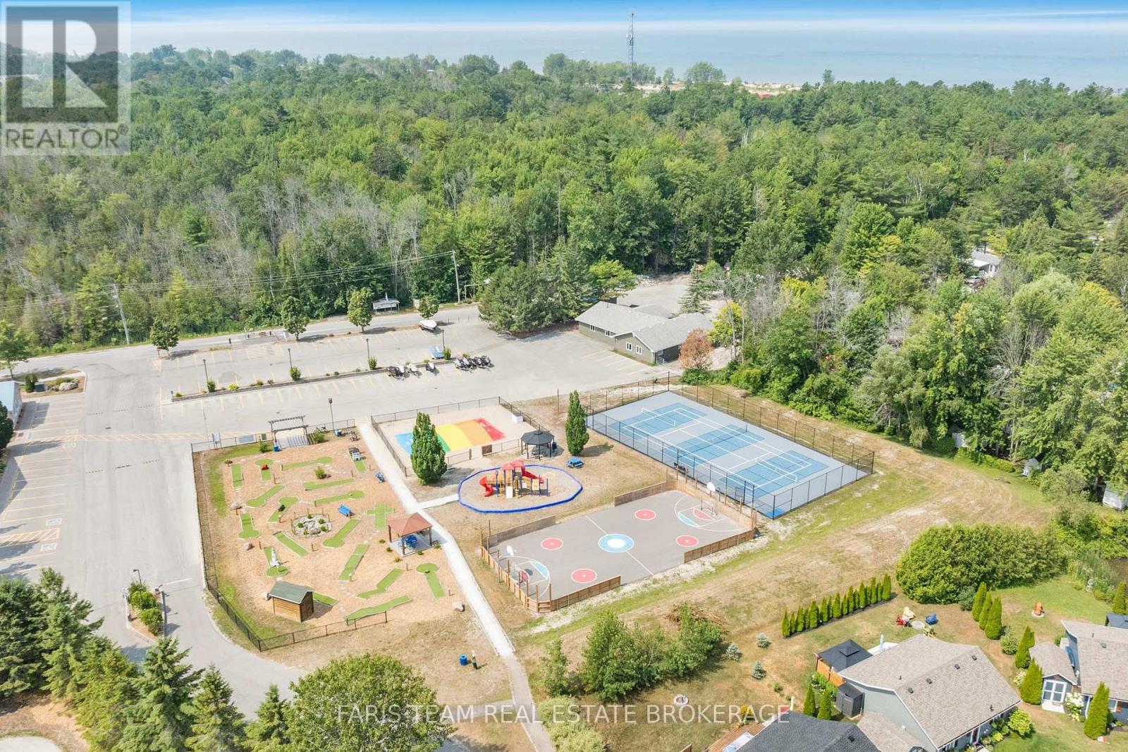 Photo 17 of 32 Algonquin Trail, Wasaga Beach ON
