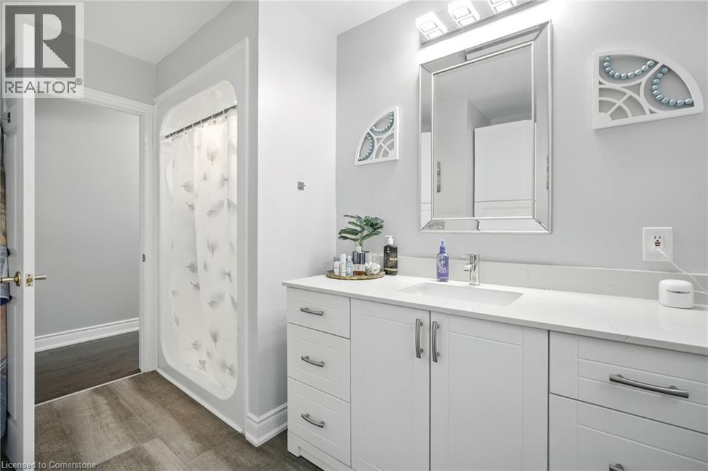 Photo 20 of 55 Wellington Street S, Dundas ON