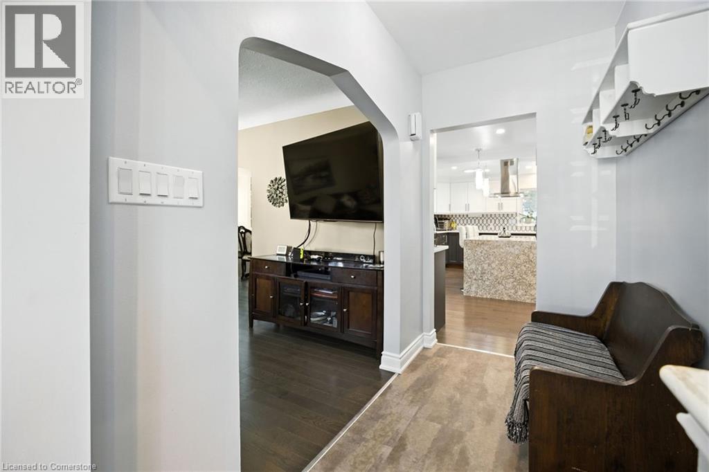 Photo 7 of 55 Wellington Street S, Dundas ON