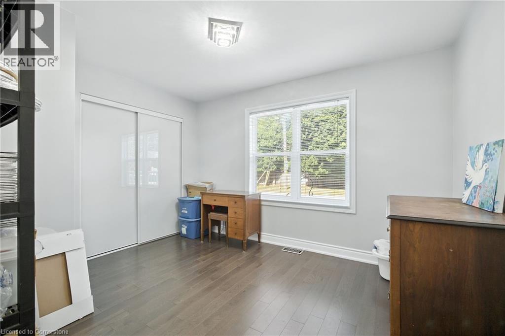Photo 18 of 55 Wellington Street S, Dundas ON