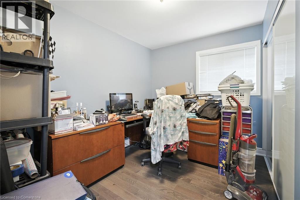 Photo 21 of 55 Wellington Street S, Dundas ON