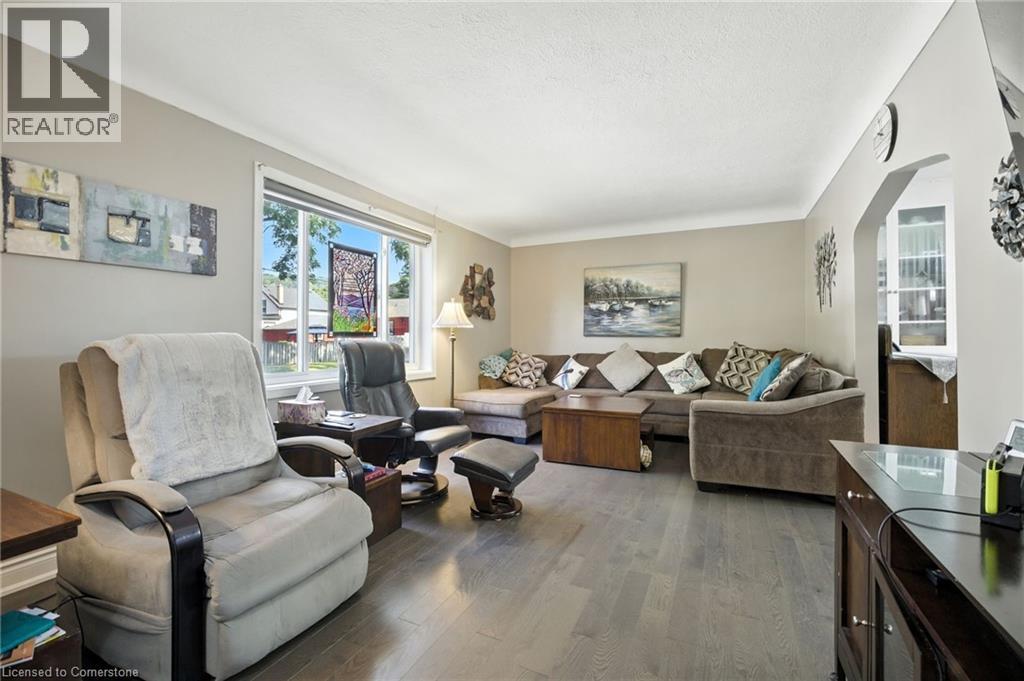 Photo 22 of 55 Wellington Street S, Dundas ON