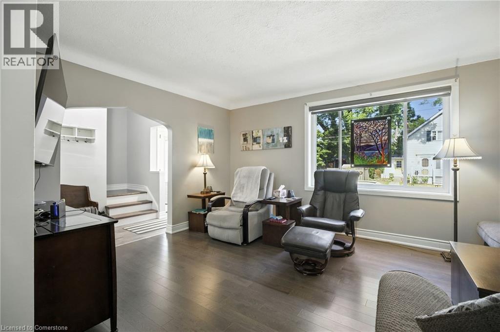 Photo 25 of 55 Wellington Street S, Dundas ON
