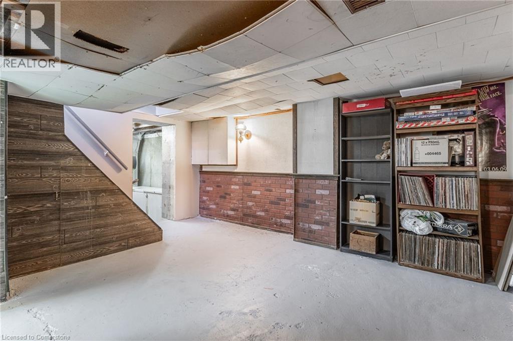 Photo 36 of 55 Wellington Street S, Dundas ON