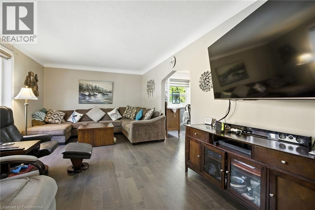 Photo 23 of 55 Wellington Street S, Dundas ON