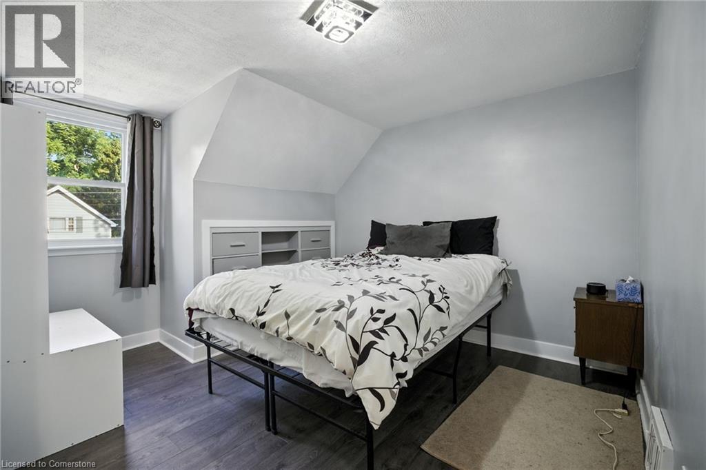Photo 31 of 55 Wellington Street S, Dundas ON
