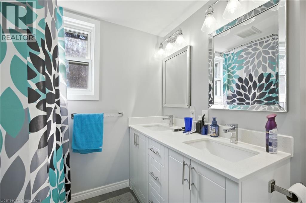 Photo 34 of 55 Wellington Street S, Dundas ON