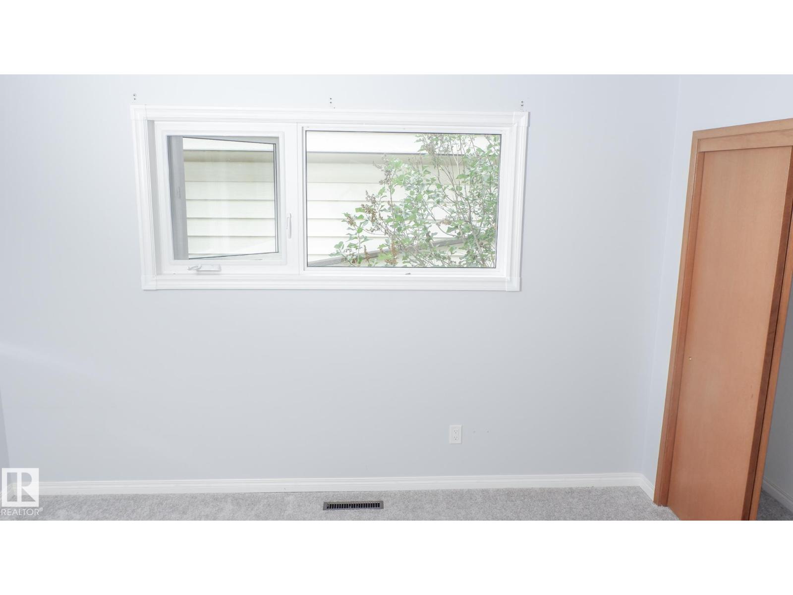 Photo 33 of 11131 52 St Nw, Edmonton AB