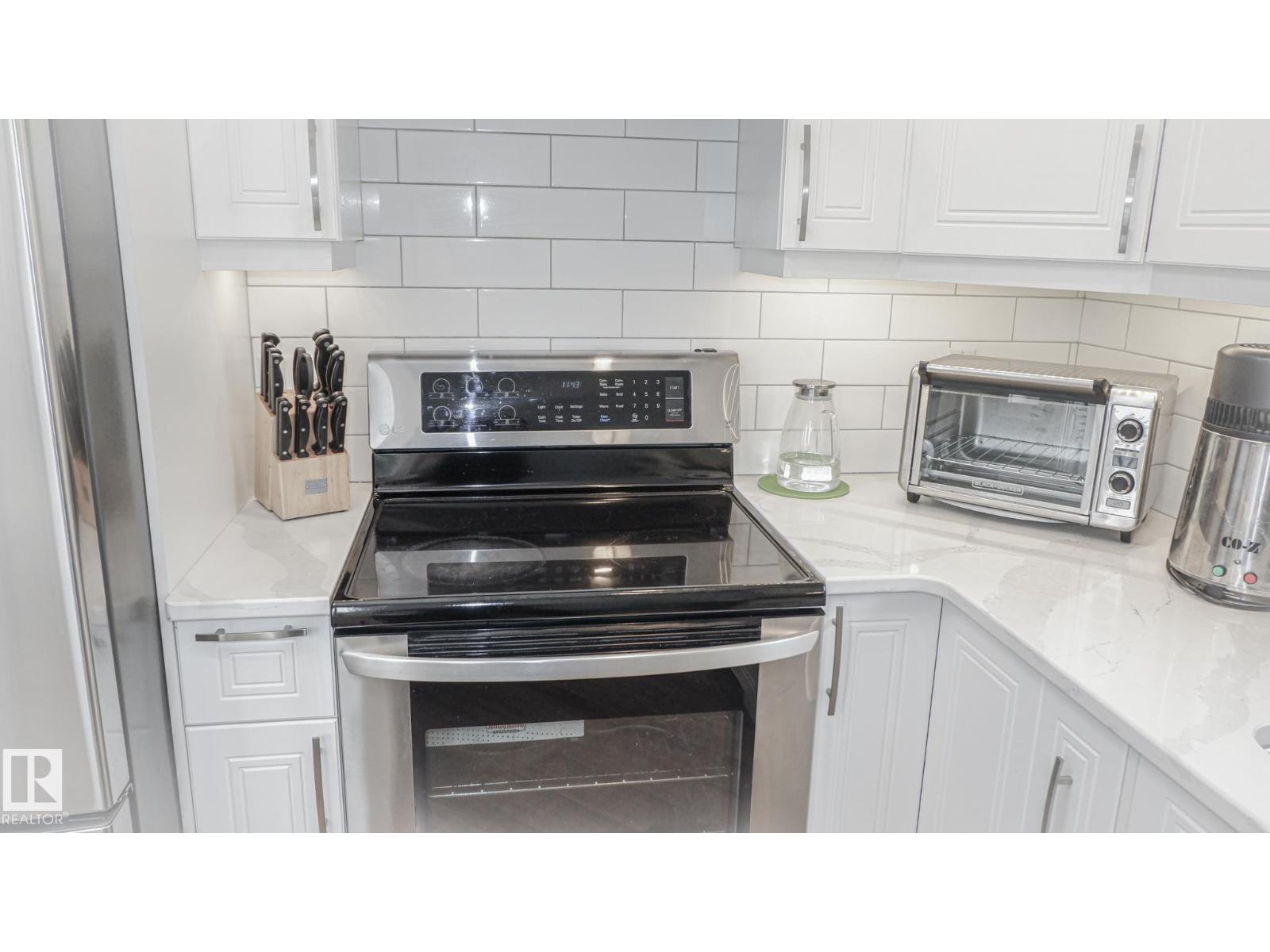 Photo 54 of 11131 52 St Nw, Edmonton AB