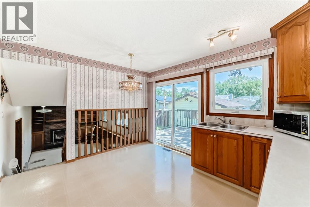 Single Family House 4 Level for Sale in  Whiteview Close NE Whitehorn Calgary 
