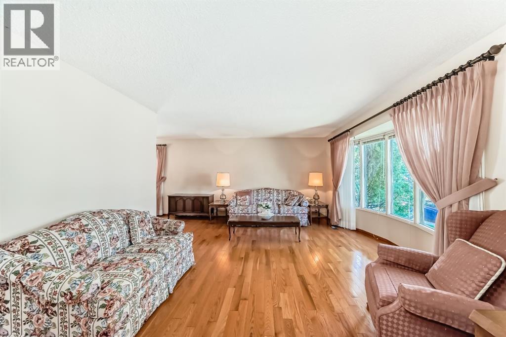 Single Family House 4 Level for Sale in  Whiteview Close NE Whitehorn Calgary 