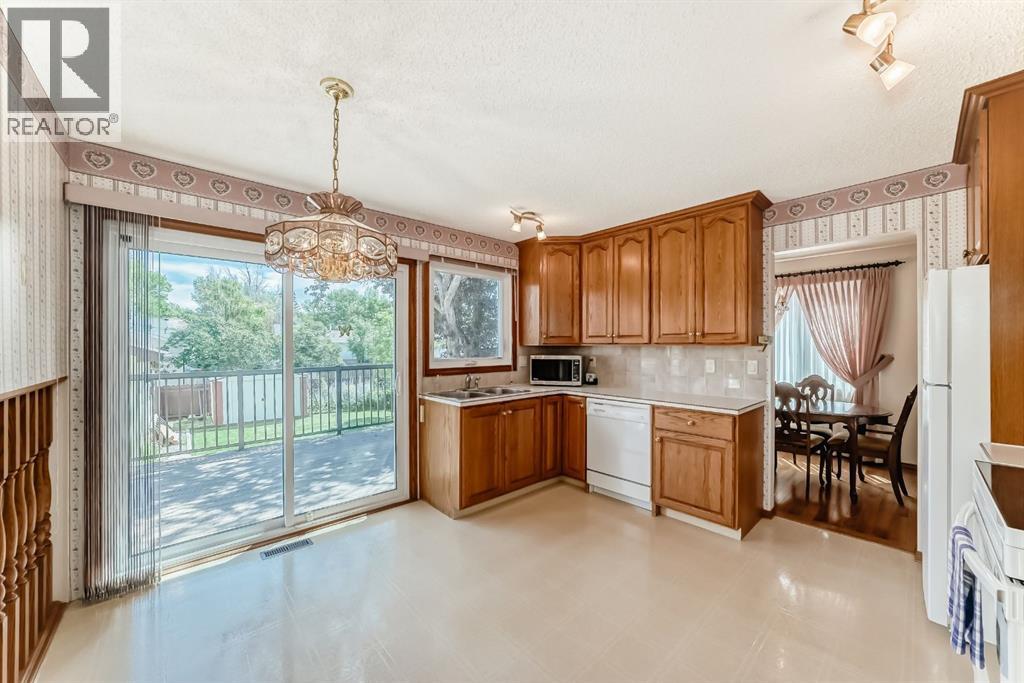 Single Family House 4 Level for Sale in  Whiteview Close NE Whitehorn Calgary 