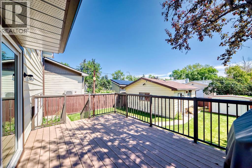 Single Family House 4 Level for Sale in  Whiteview Close NE Whitehorn Calgary 