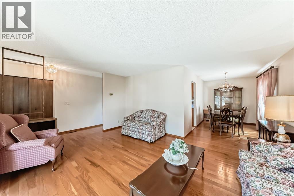 Single Family House 4 Level for Sale in  Whiteview Close NE Whitehorn Calgary 