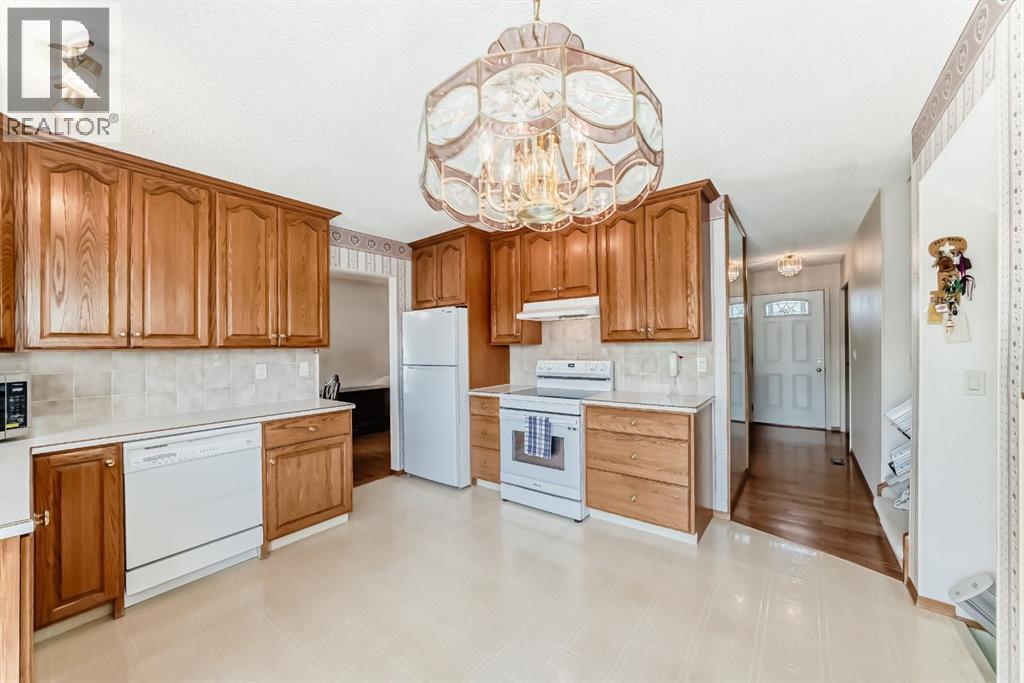 Single Family House 4 Level for Sale in  Whiteview Close NE Whitehorn Calgary 