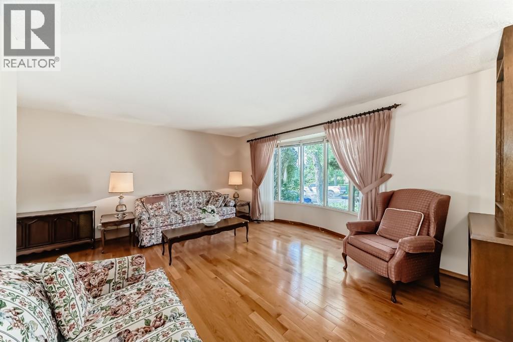 Single Family House 4 Level for Sale in  Whiteview Close NE Whitehorn Calgary 
