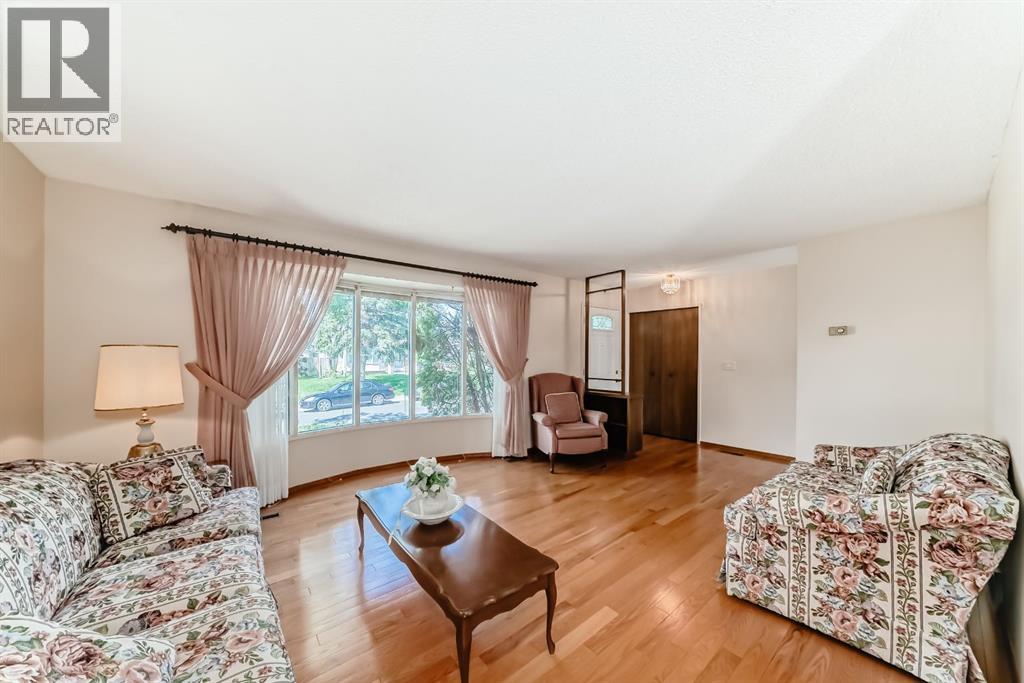 Single Family House 4 Level for Sale in  Whiteview Close NE Whitehorn Calgary 