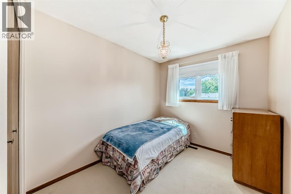 Single Family House 4 Level for Sale in  Whiteview Close NE Whitehorn Calgary 