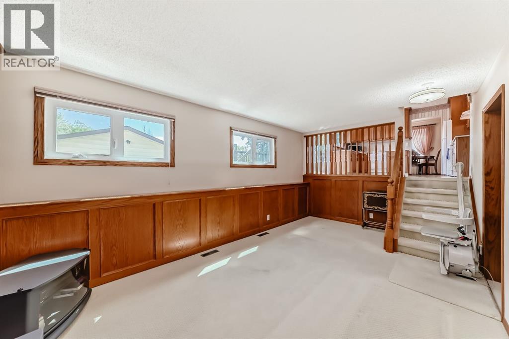 Single Family House 4 Level for Sale in  Whiteview Close NE Whitehorn Calgary 