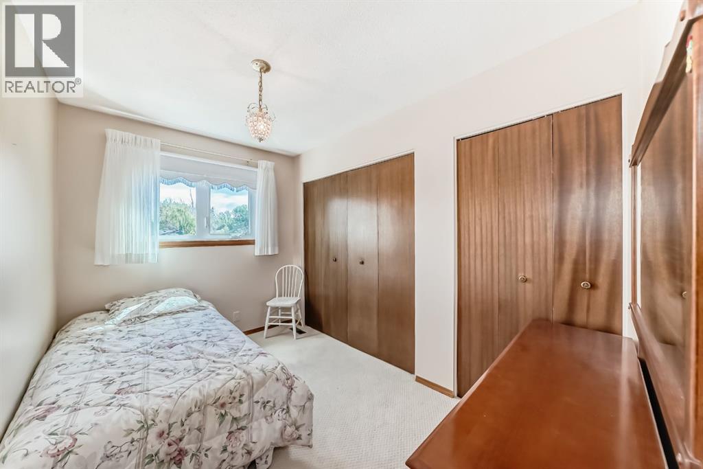 Single Family House 4 Level for Sale in  Whiteview Close NE Whitehorn Calgary 