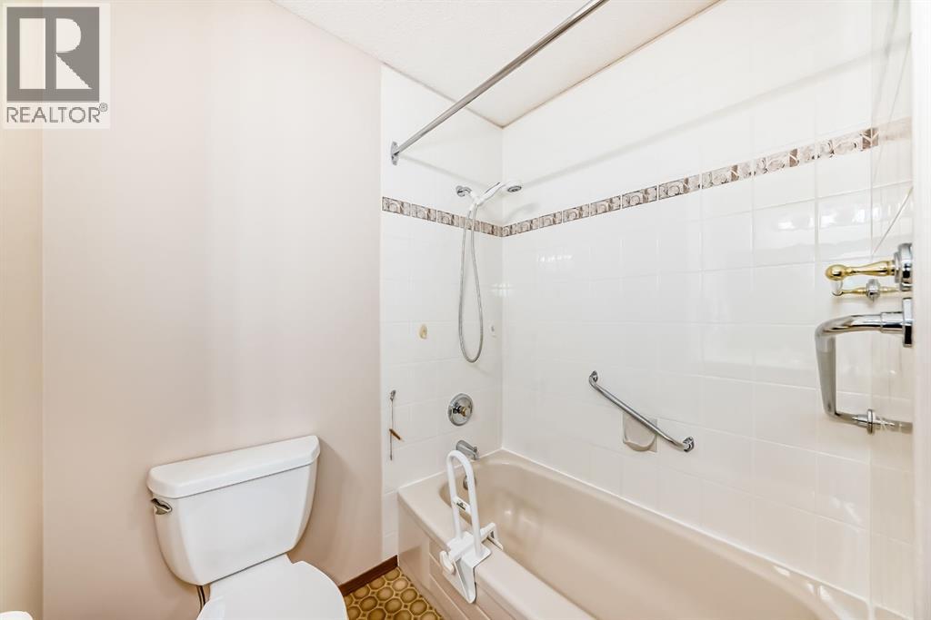 Single Family House 4 Level for Sale in  Whiteview Close NE Whitehorn Calgary 