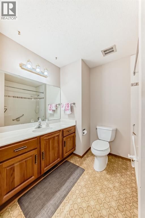Single Family House 4 Level for Sale in  Whiteview Close NE Whitehorn Calgary 