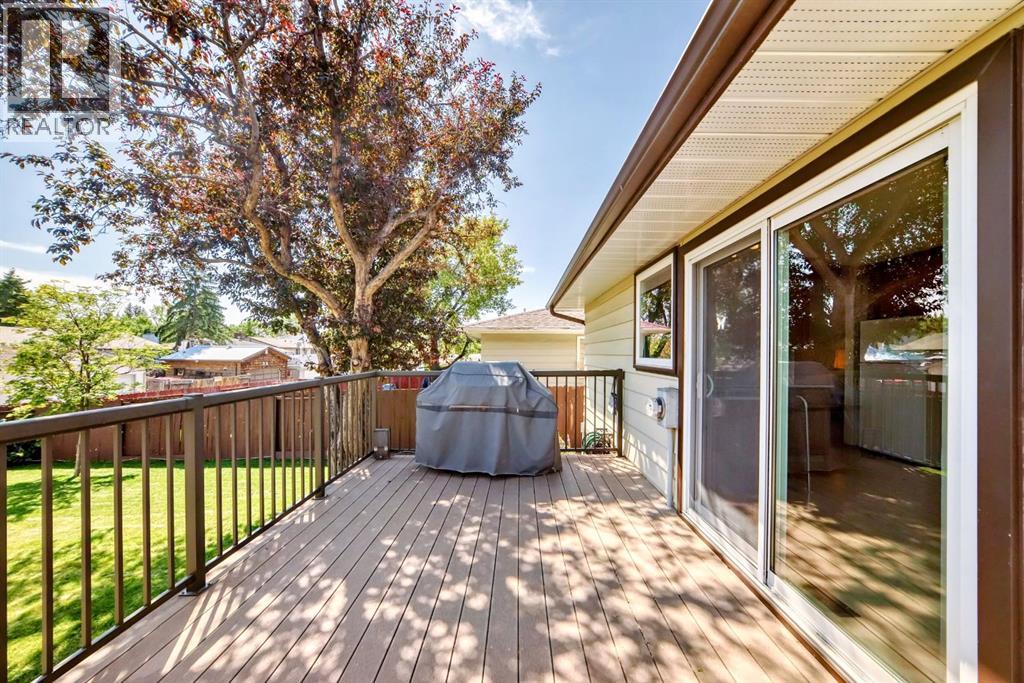 Single Family House 4 Level for Sale in  Whiteview Close NE Whitehorn Calgary 