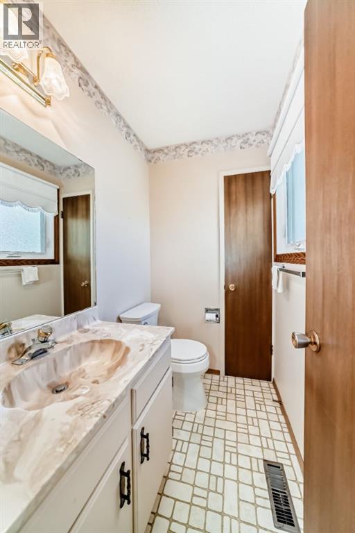 Single Family House 4 Level for Sale in  Whiteview Close NE Whitehorn Calgary 