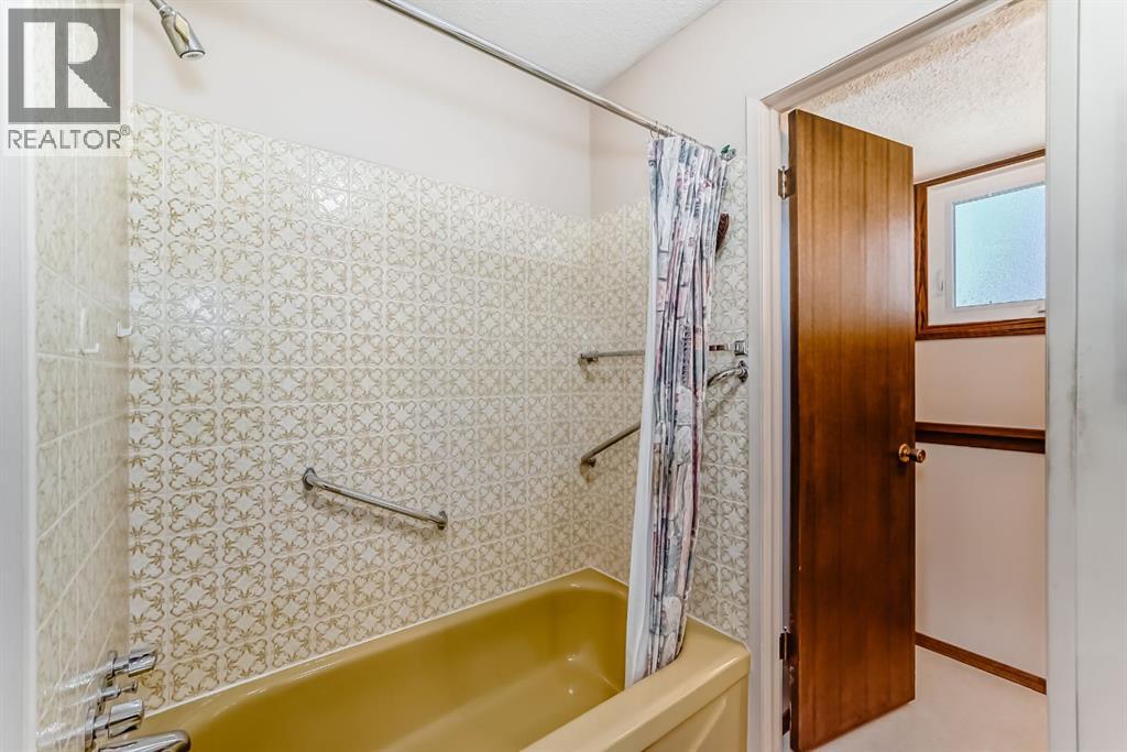 Single Family House 4 Level for Sale in  Whiteview Close NE Whitehorn Calgary 