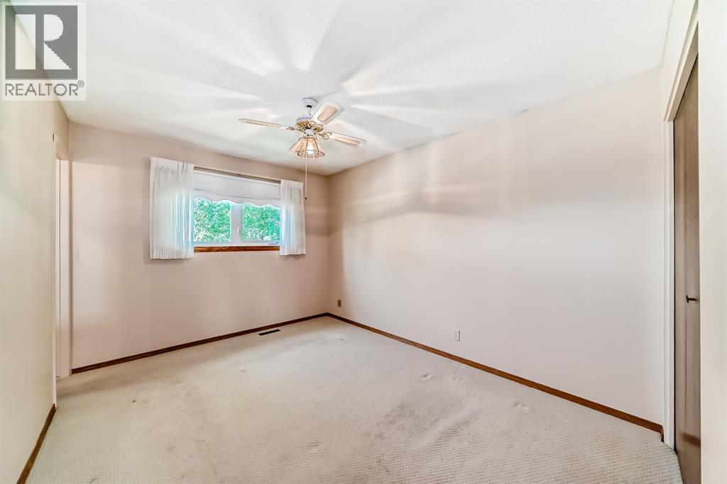 Single Family House 4 Level for Sale in  Whiteview Close NE Whitehorn Calgary 