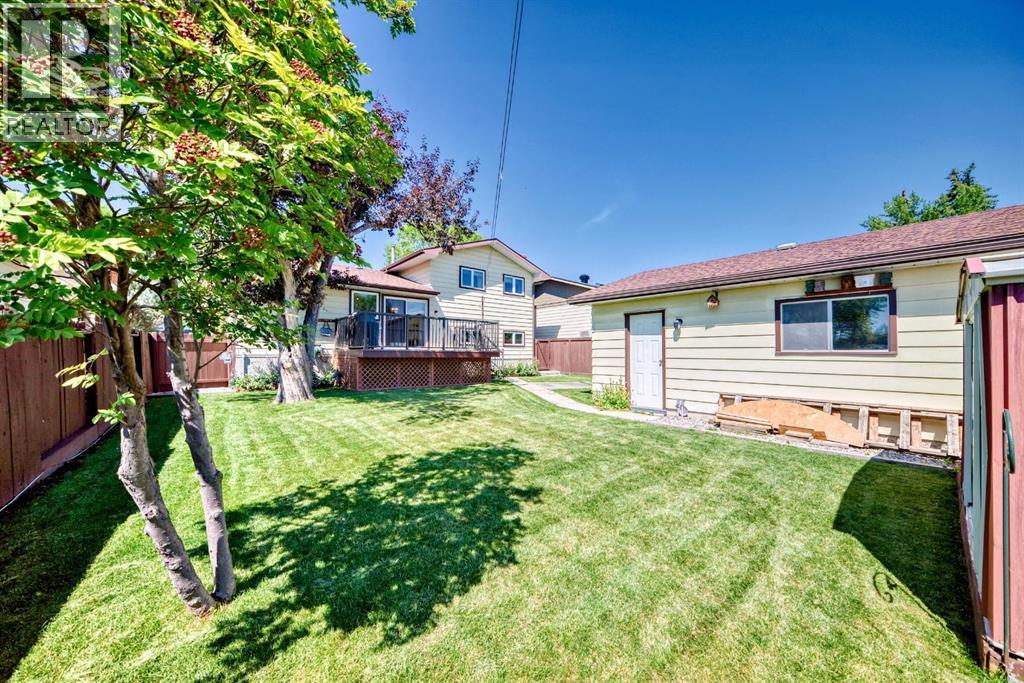 Single Family House 4 Level for Sale in  Whiteview Close NE Whitehorn Calgary 