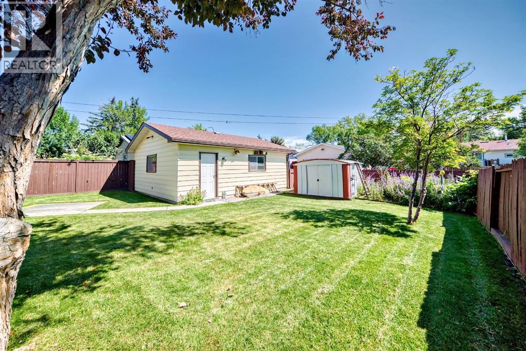 Single Family House 4 Level for Sale in  Whiteview Close NE Whitehorn Calgary 