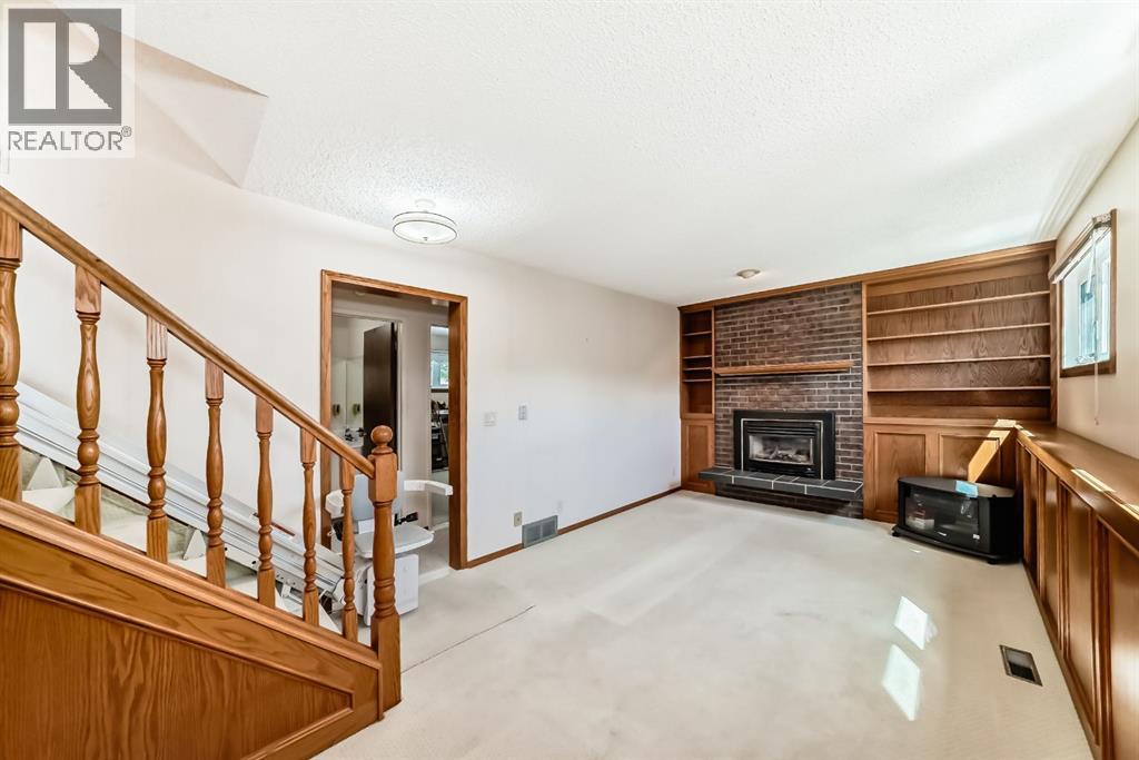Single Family House 4 Level for Sale in  Whiteview Close NE Whitehorn Calgary 