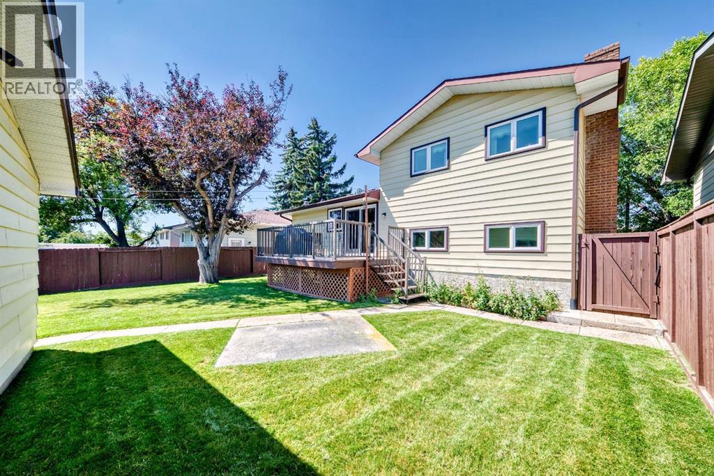 Single Family House 4 Level for Sale in  Whiteview Close NE Whitehorn Calgary 